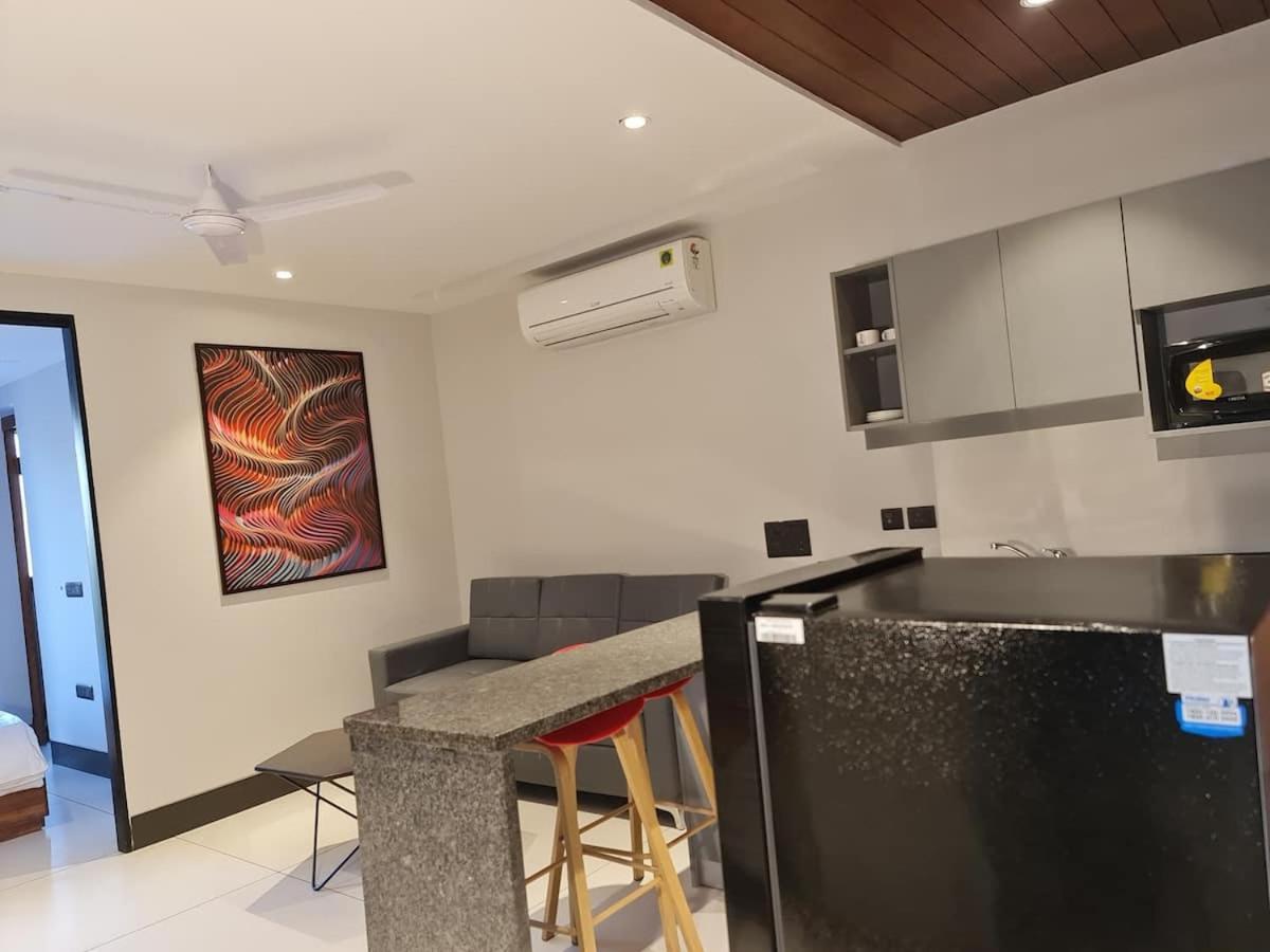 Apt# One-Four-Two - With Lift - High Speed Wifi - Smart Tv Nueva Delhi Exterior foto