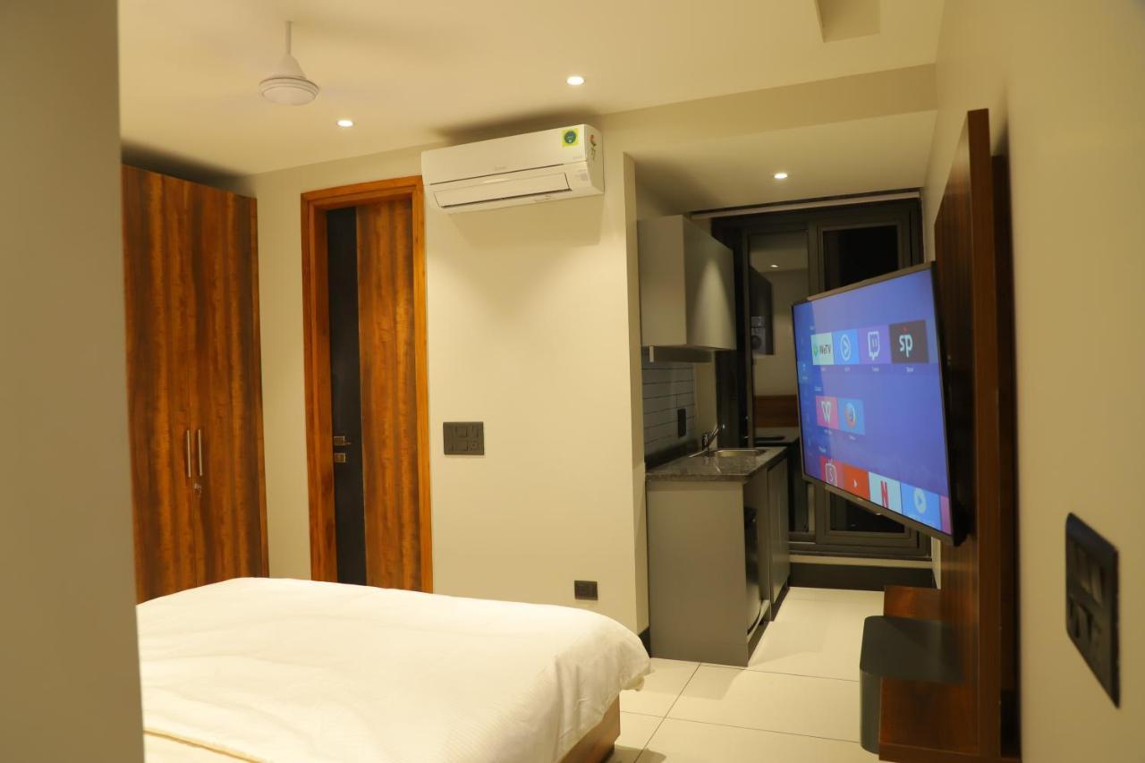 Apt# One-Four-Two - With Lift - High Speed Wifi - Smart Tv Nueva Delhi Exterior foto