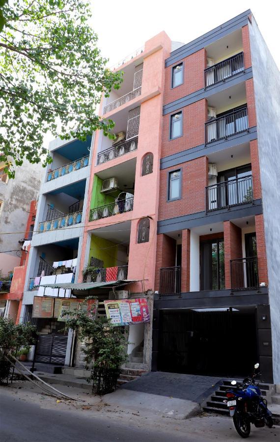 Apt# One-Four-Two - With Lift - High Speed Wifi - Smart Tv Nueva Delhi Exterior foto
