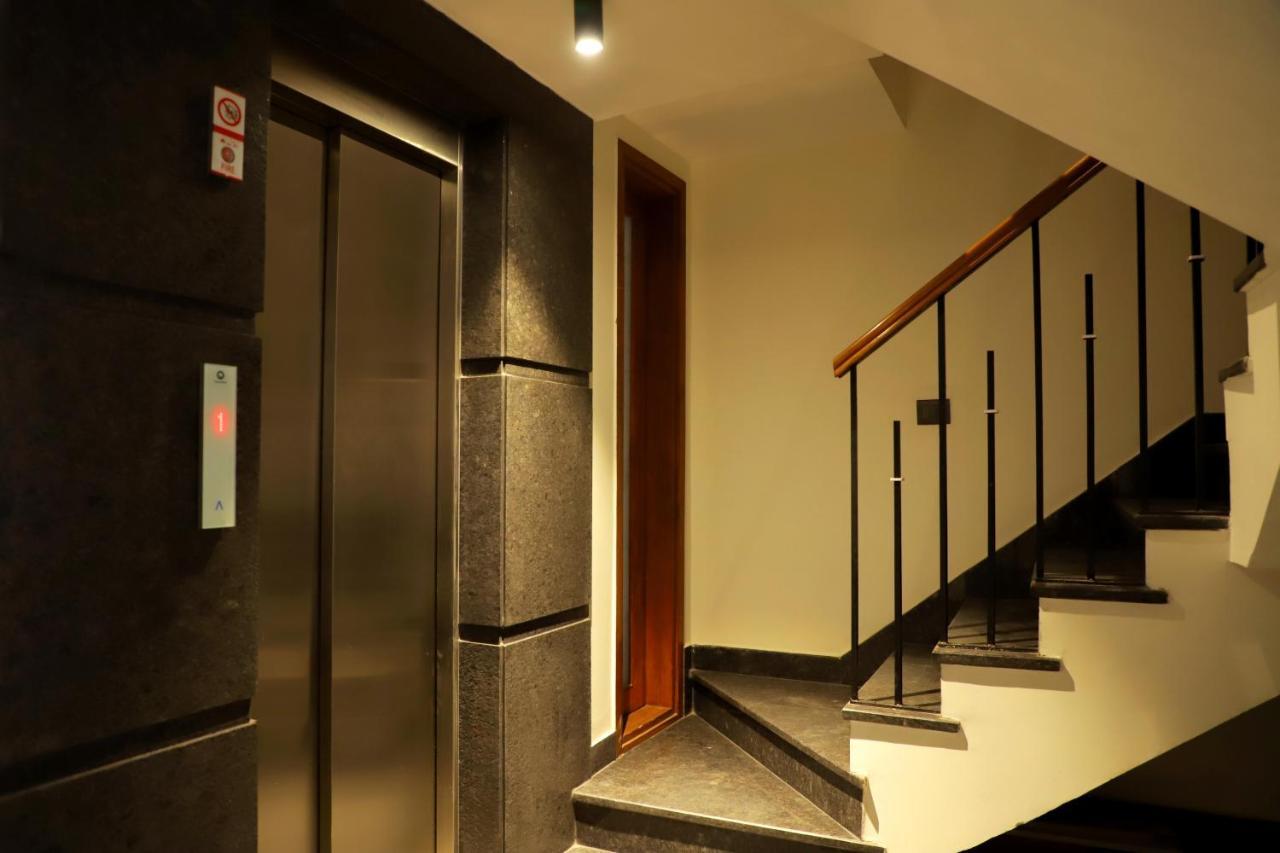 Apt# One-Four-Two - With Lift - High Speed Wifi - Smart Tv Nueva Delhi Exterior foto